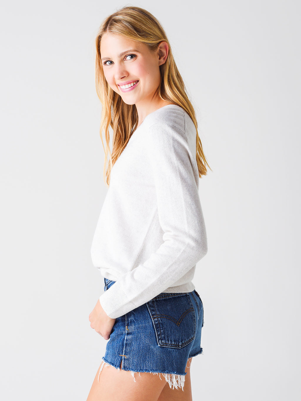 VR74978133xWHITE-alt2