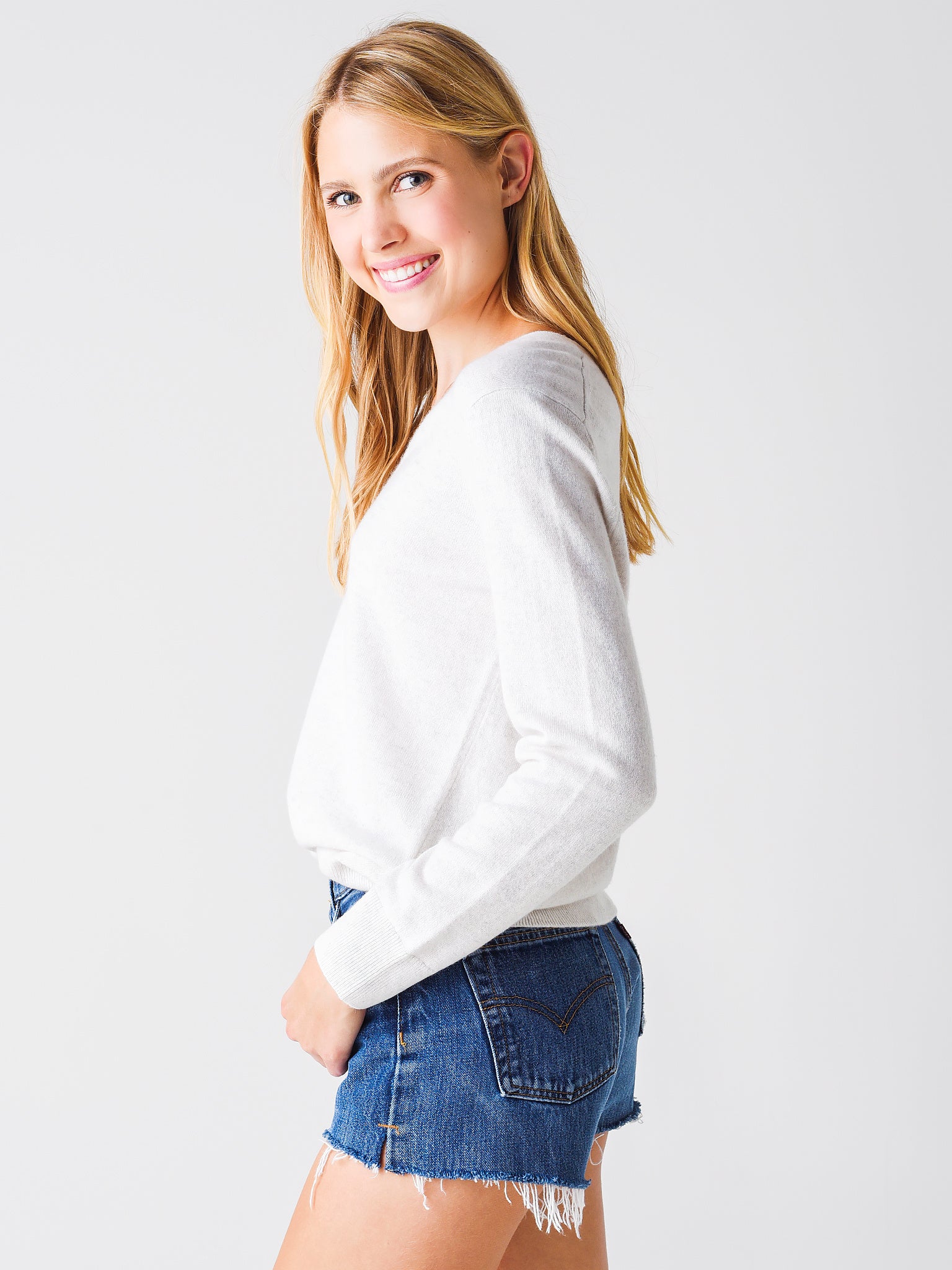 VR74978133xWHITE-alt2