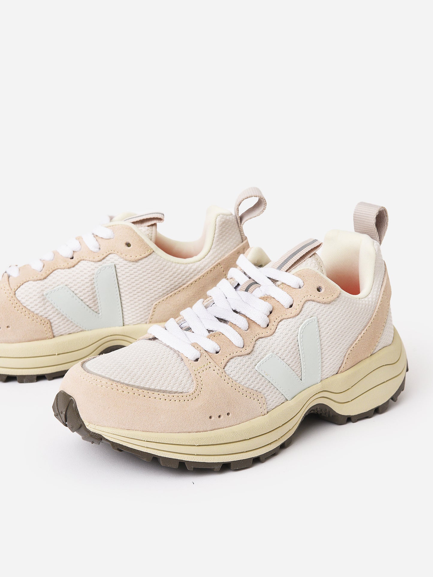 VEJA Women's Venturi Alveomesh Sneaker - Saint Bernard