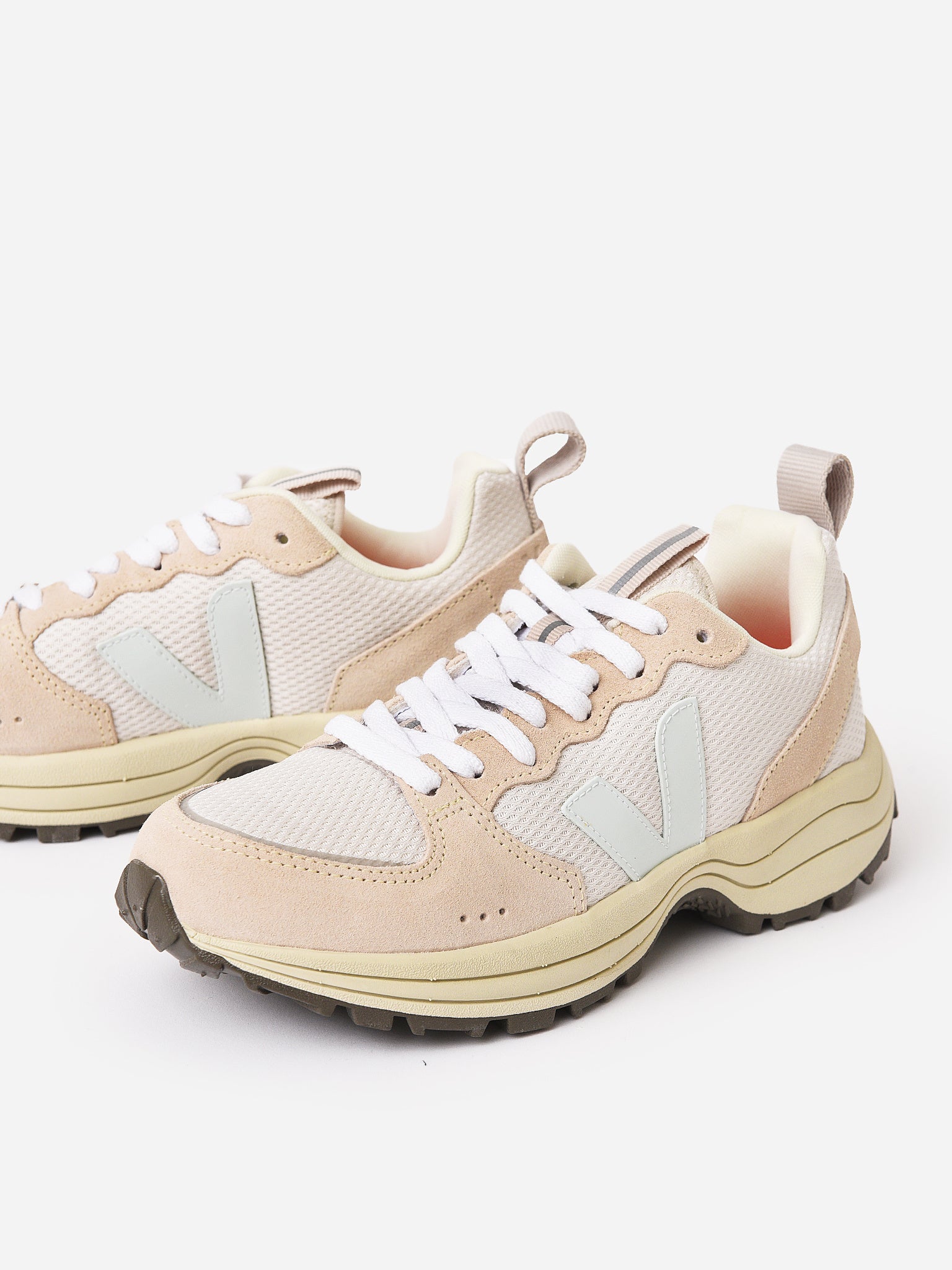 VEJA Women's Venturi Alveomesh Sneaker - Saint Bernard