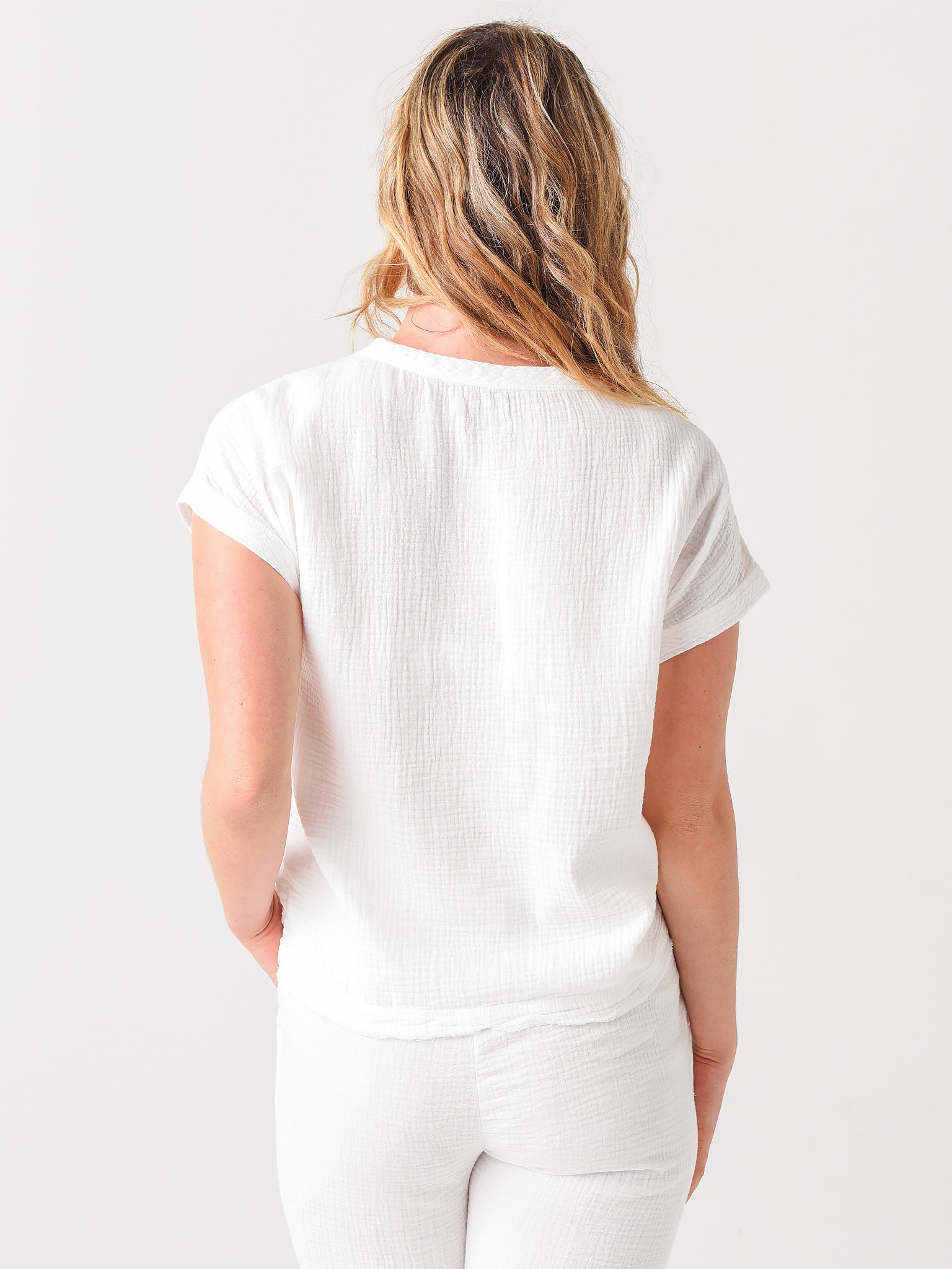 WTU2106xWHITE-alt3